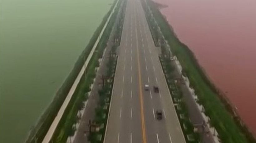 Η μυστηριώδης «Νεκρά Θάλασσα» της Κίνας: Είναι μισή πράσινη, μισή ροζ!